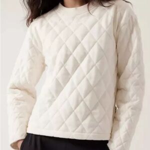 Athleta M retro plush cream colored quilted pullover with side zipper Sz Med